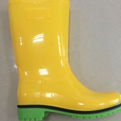 Inyectora de PVC para Botas de Lluvia, de Tres Colores